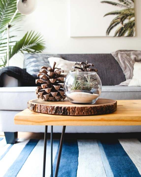 Floating media unit